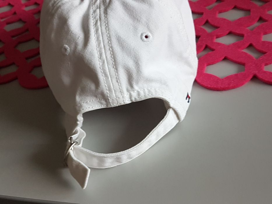 Czapeczka z daszkiem jak nowa Tommy Hilfiger biała, regulowany obwód