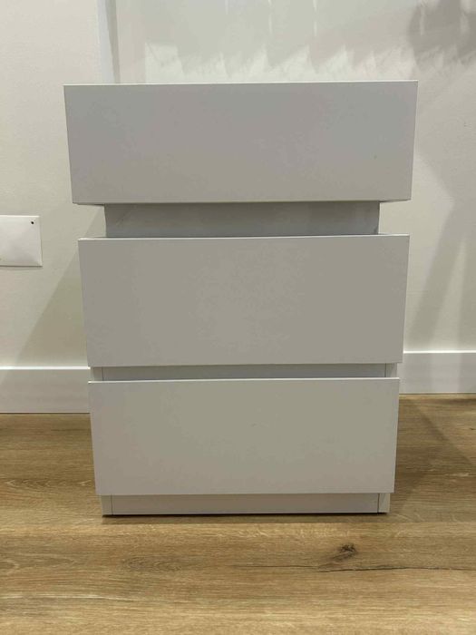 2 Mesa de cabeceira novas