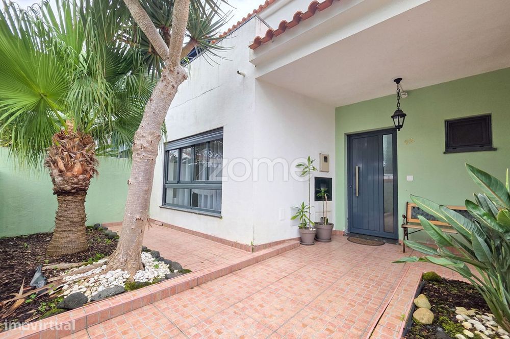 Moradia T3 com jardim e varanda na Fajã de Baixo, Ponta Delgada