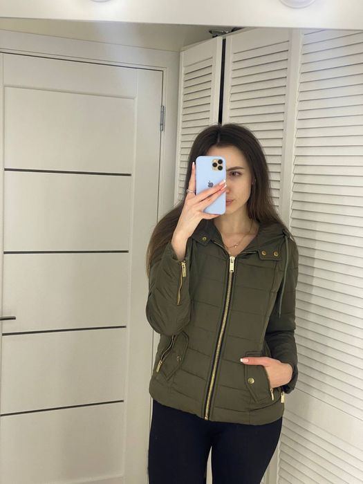 Осенняя куртка с капюшоном