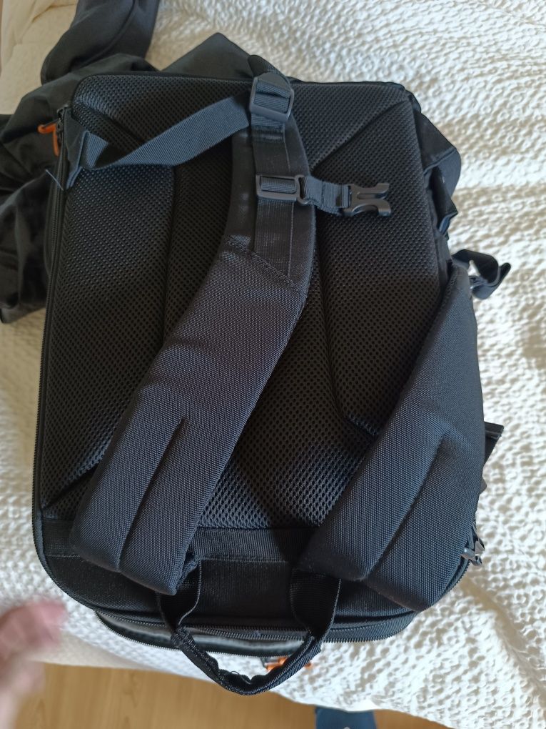 Mochila para máquina fotográfica e acessórios