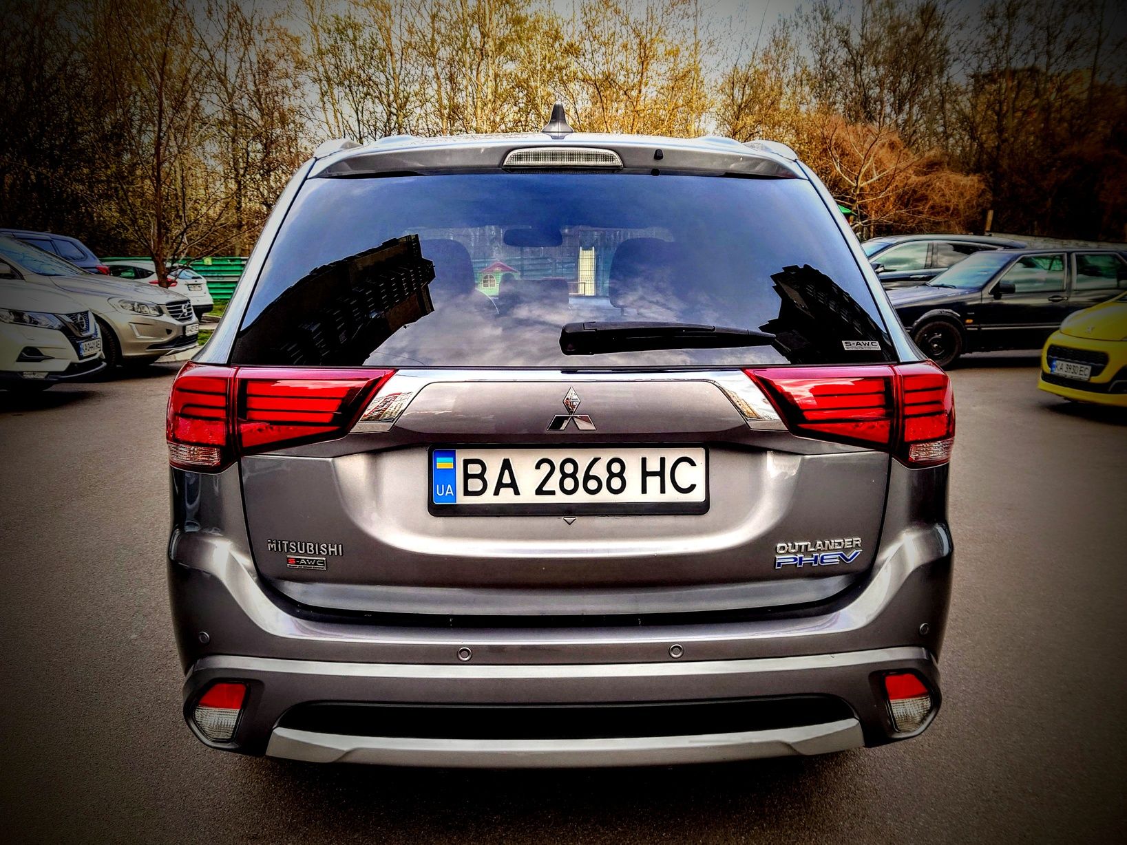 8400/нед. Аренда авто Mitsubishi Outlander PHEV (Подзарядаемый гибрид)