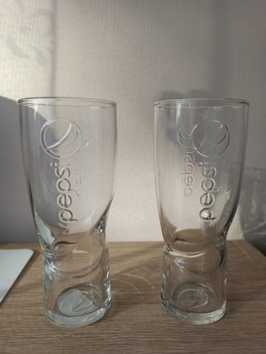2 szklanki Pepsi