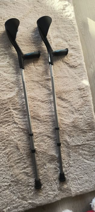 Kule inwalidzkie łokciowe