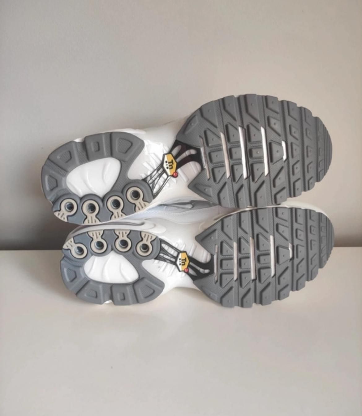 Air max biale nowe meskie buty sportowe air max plus 42