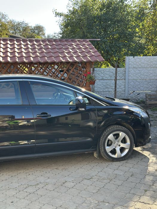 Автомобіль Peugeot 3008