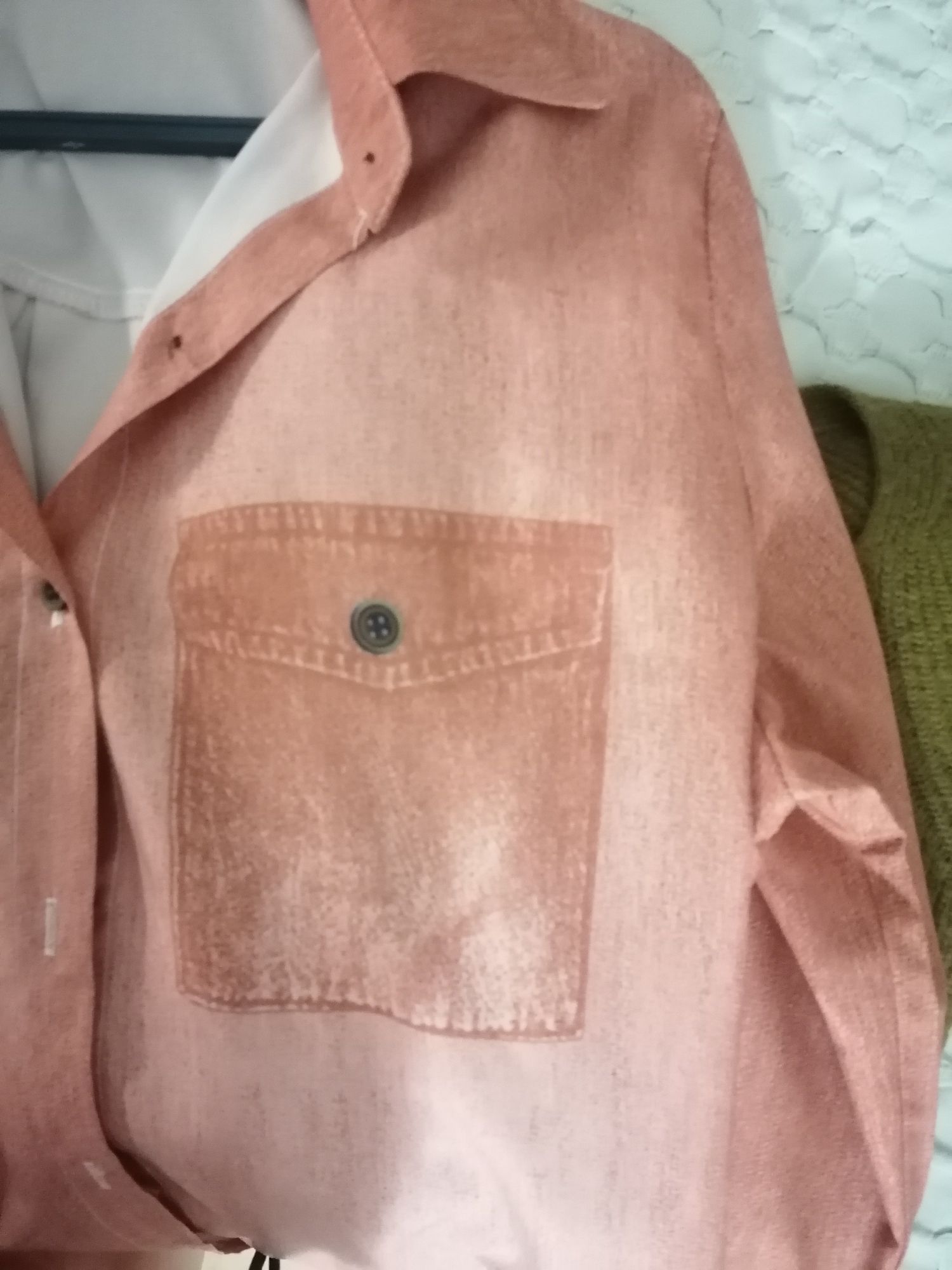 Camisa nova bolsos falsos