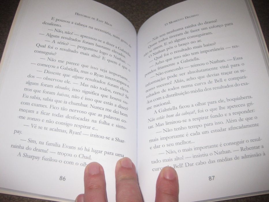 Livro "High School Musical- Histórias de East High"
