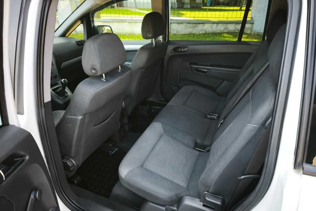 Opel Zafira  *  *  *  BENZYNA + GAZ  *  *  * ZADBANY