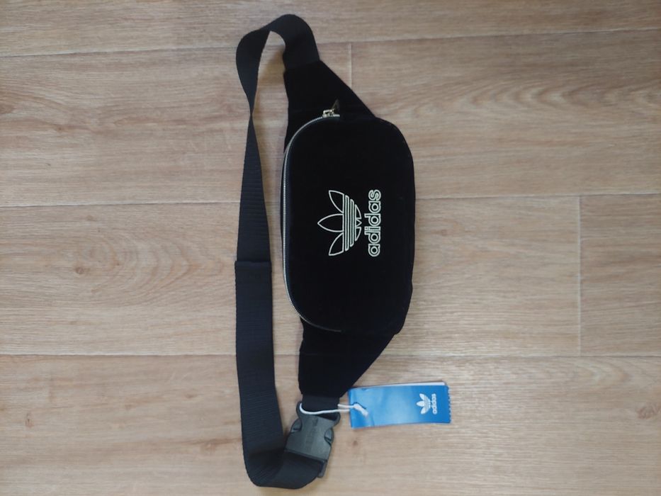 поясна сумка adidas  нова
20 см ширина
11 см висота