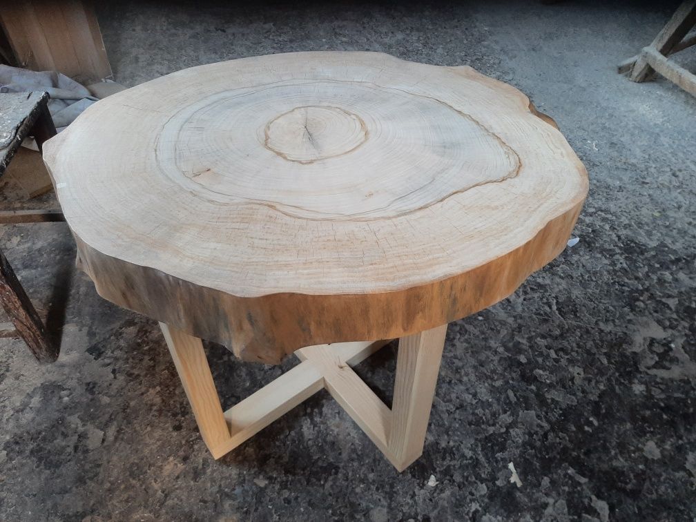 Stolik kawowy drewniany nowy