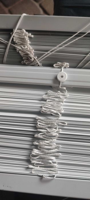 Жалюзі на вікно .