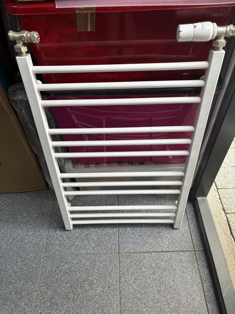 Grzejnik lazienkowy biały nowy