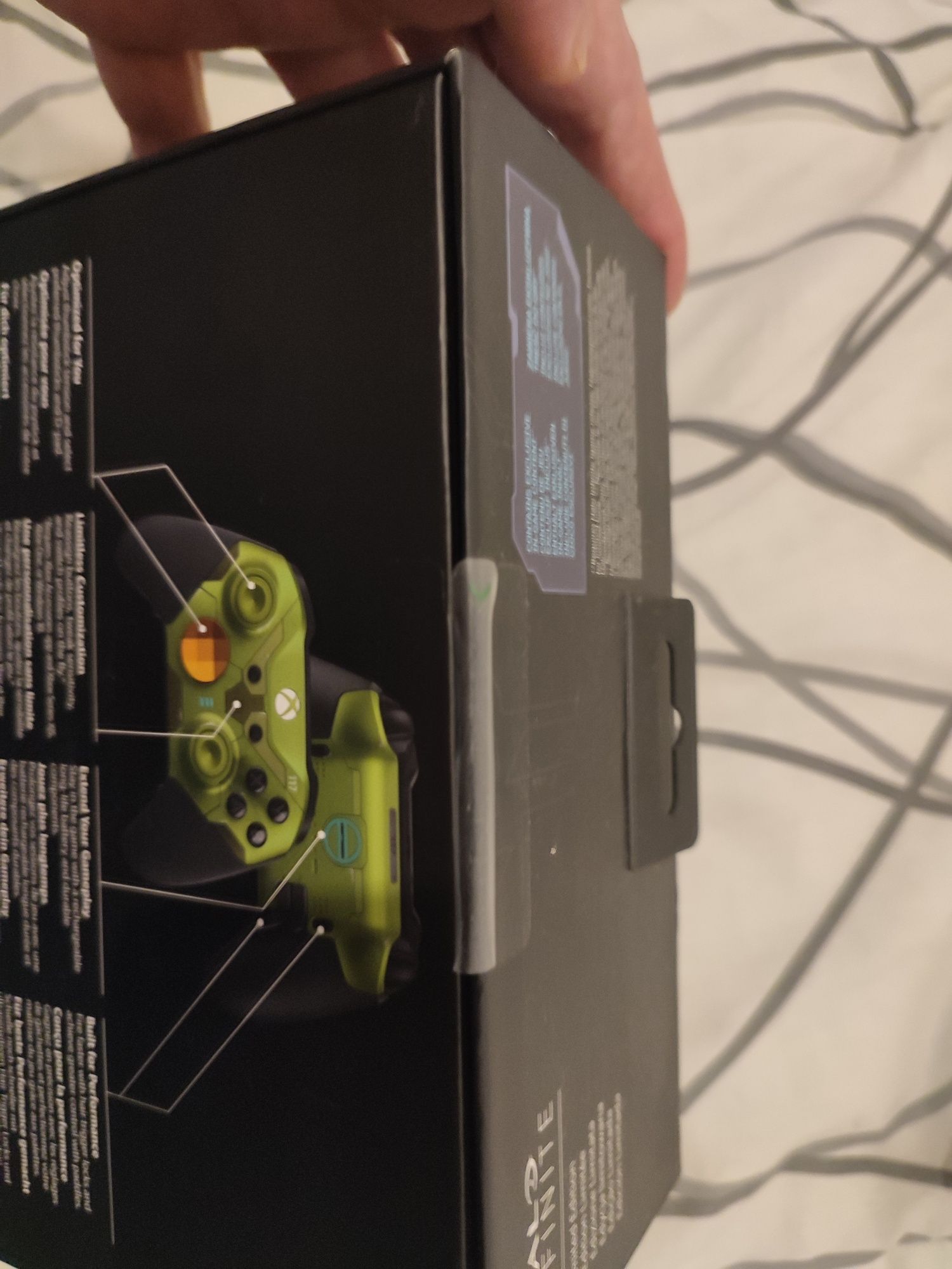 Comando Xbox Elite Series 2-Edição Limitada Halo Infinite.

- Edição