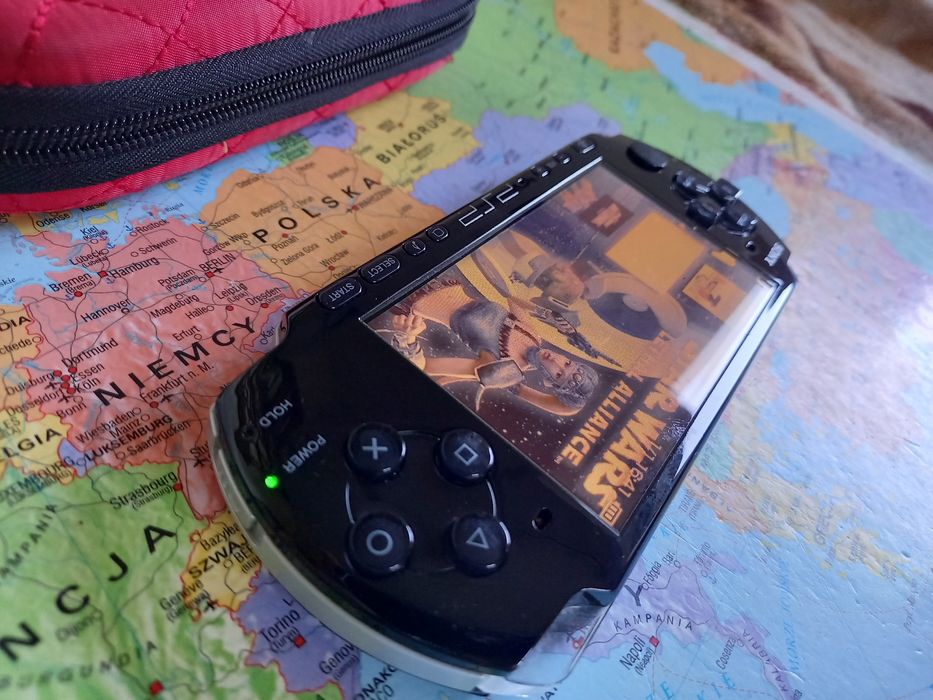 Konsola Sony psp 3004 (3000)  piano black 32gb 100 gier stan BDB