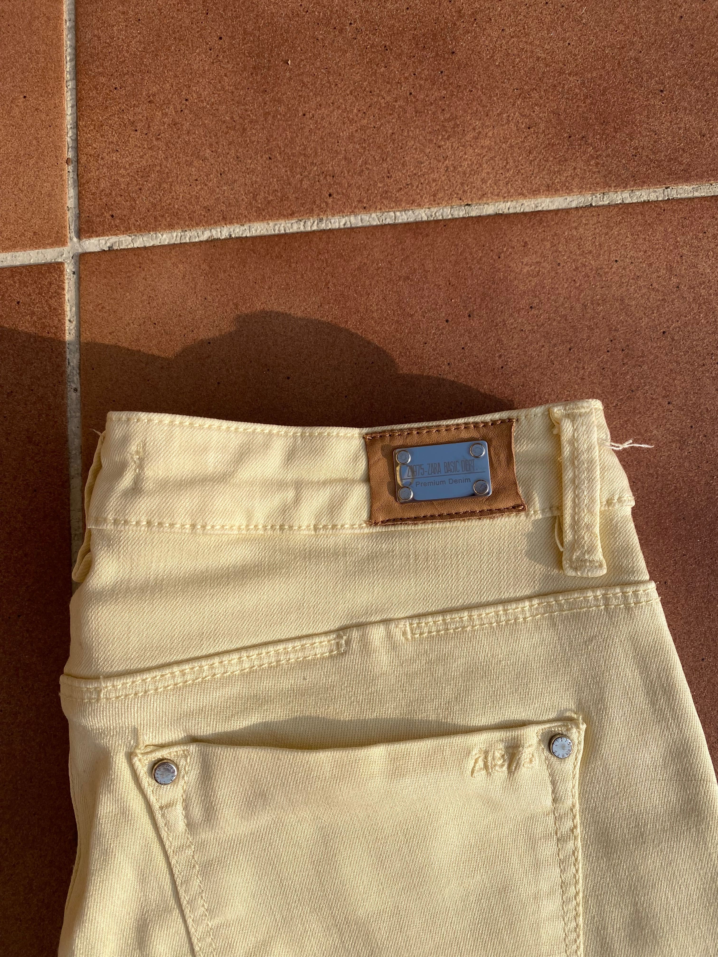 Calça marca Zara cor amarelo clarinho