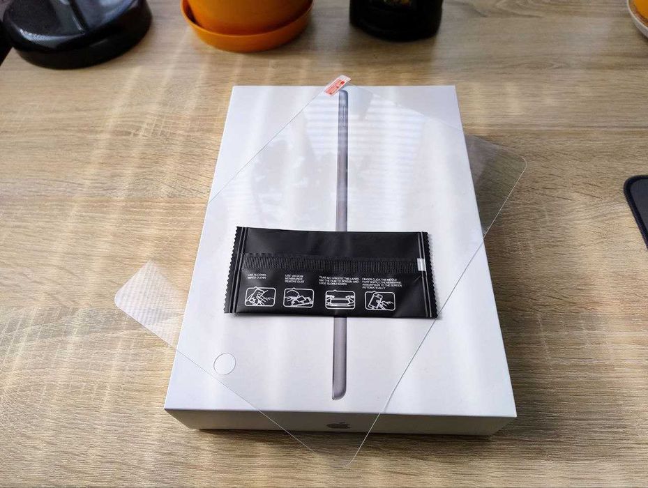 Чохол та захисне скло для iPad 9 10.2"