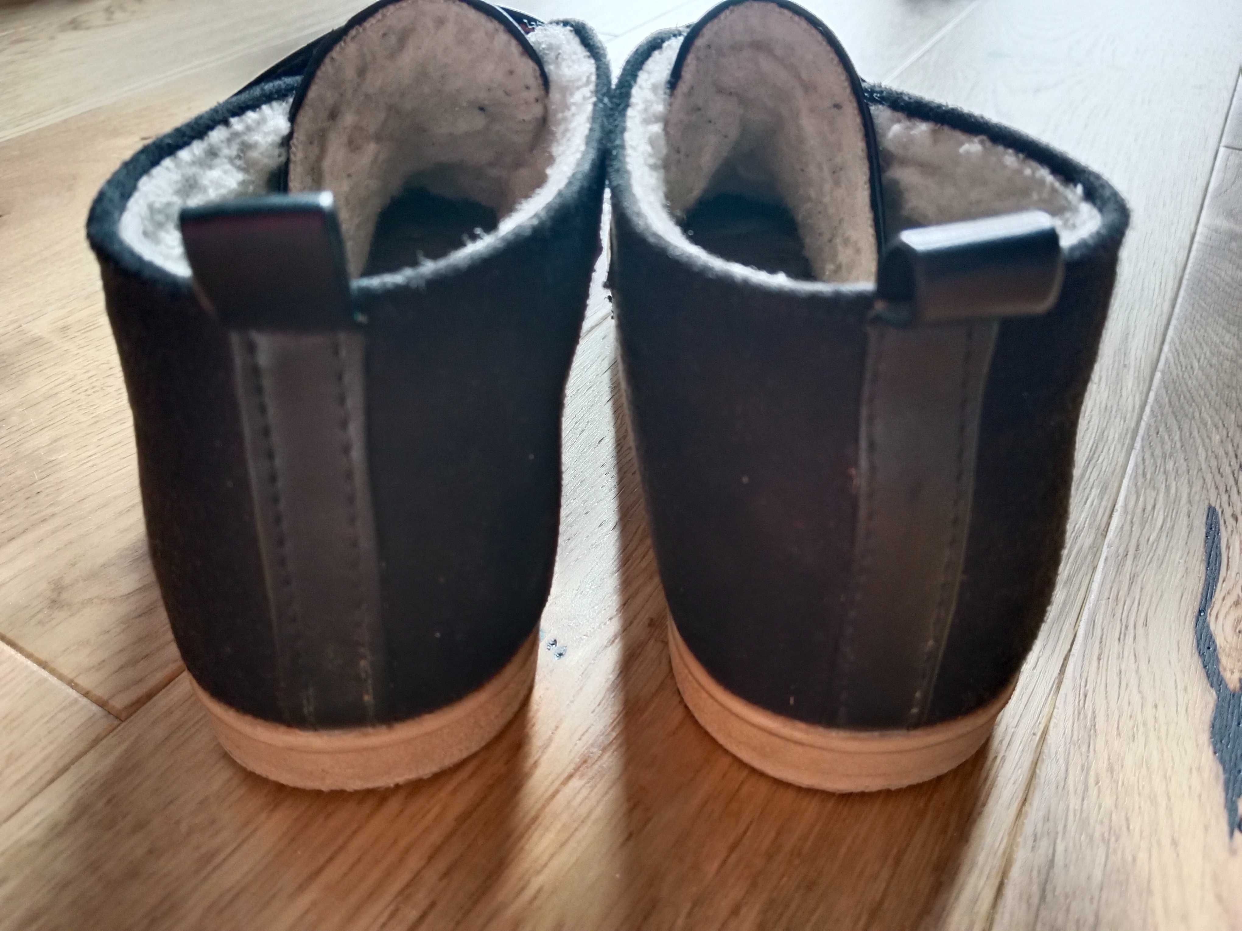 Trzewiki buty zimowe ocieplane Slippers Family Coal czarne rzep r. 28