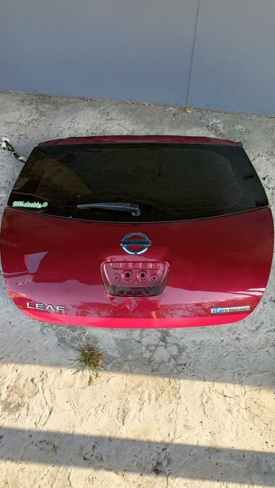 Крышка багажника Nissan leaf