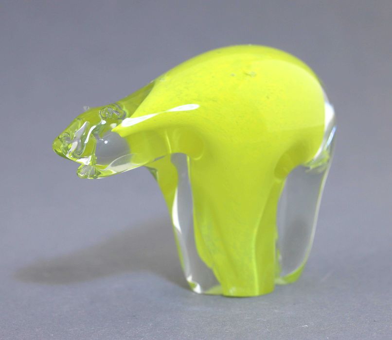 Przycisk do papieru, figurka szklany żółty niedźwiedź, miś