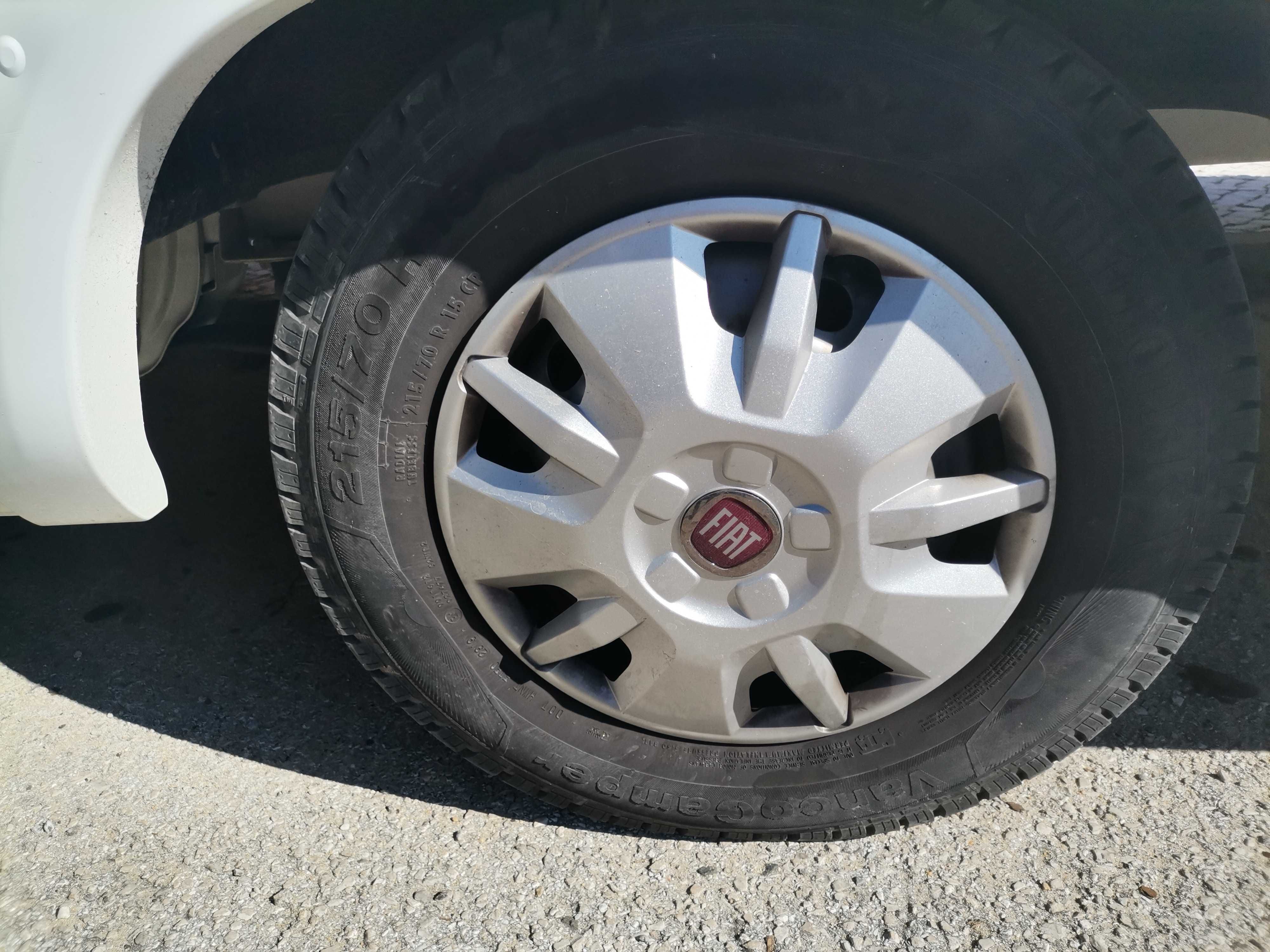 Vendo 4 jantes com pneus 215 70 R15 para autocaravana