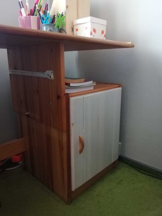 Zestaw mebli dziecięcych - łóżko piętrowe, szafa narożna i biurko