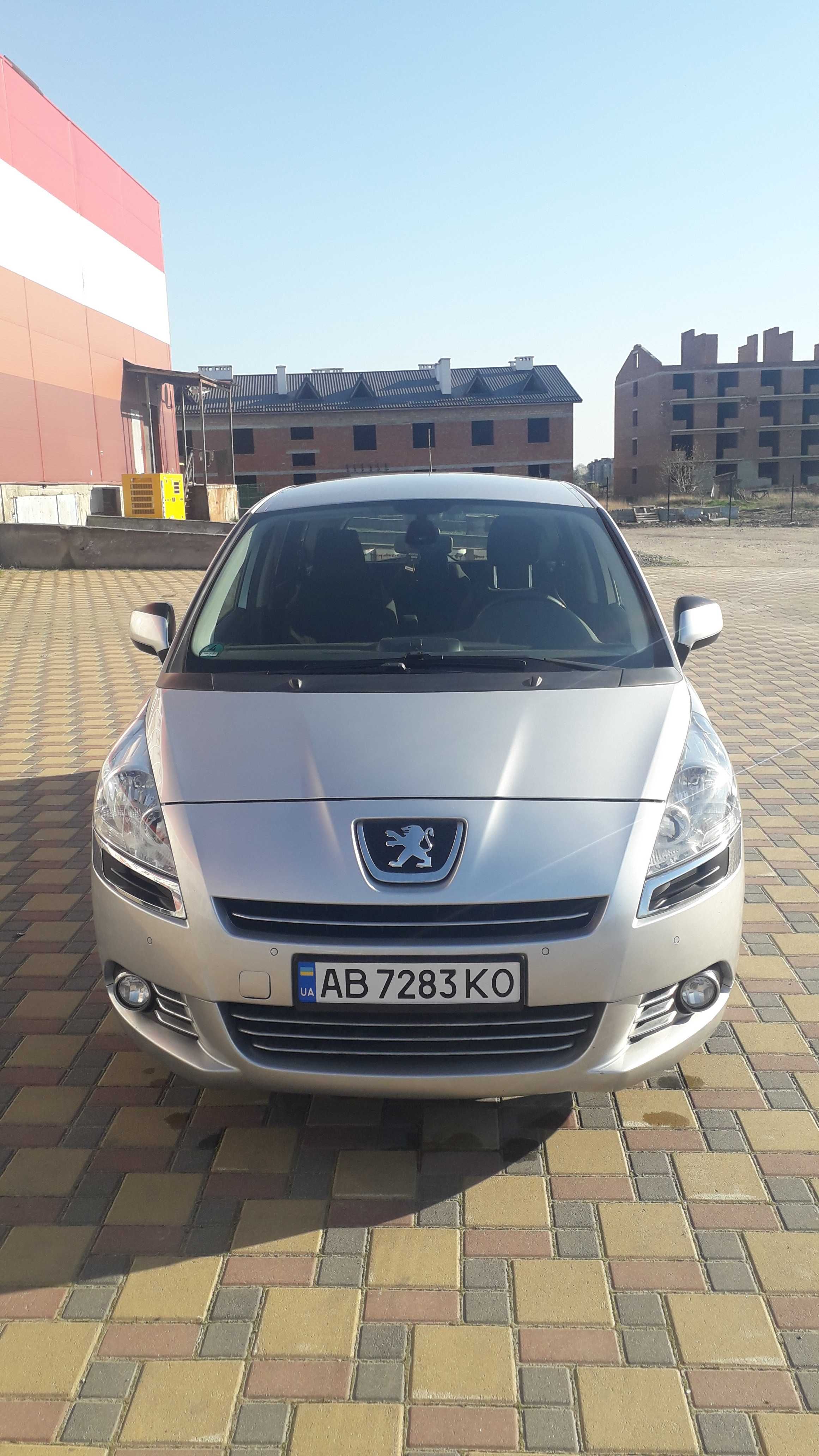 Peugeot 5008 2013р.1.6бензин