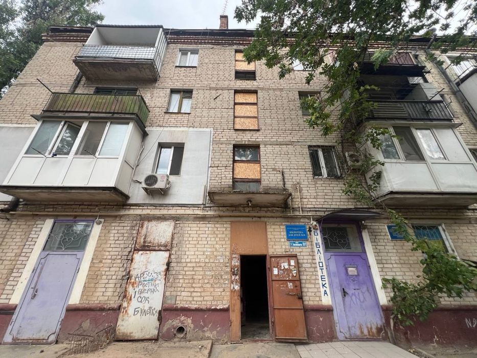 Космонавтів/зуп. Рассвет Продаж 2к квартири на 3 поверсі з 3