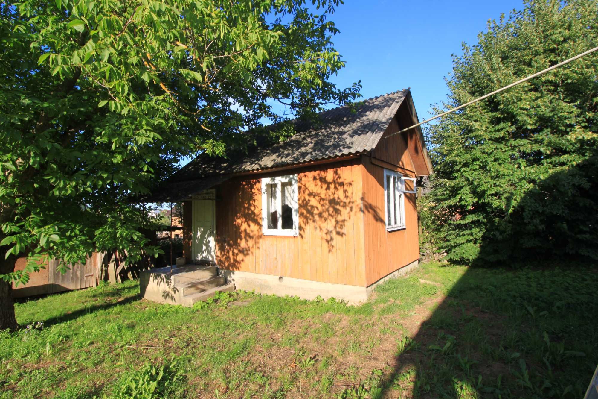 Продам будинок в центрі села