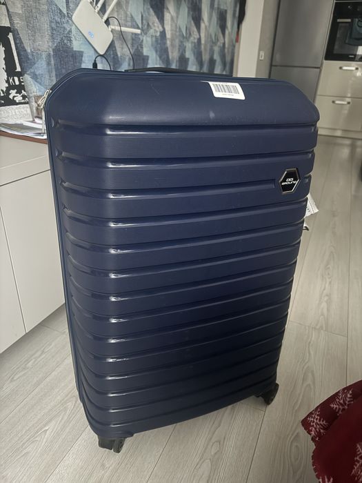 Чемодан на колесиках