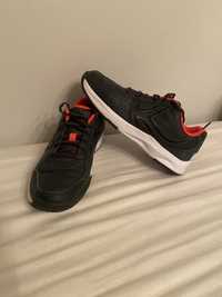 Artengo buty 39 sportowe Adidasy sneakersy do biegania czarne czerwone