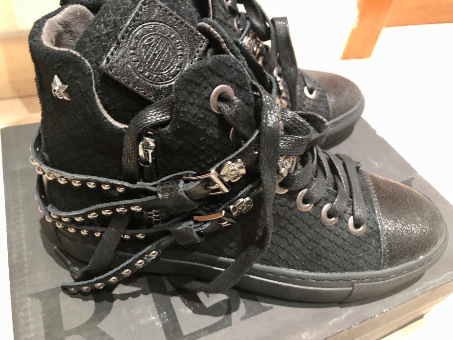 Vendo ténis pretos Replay ( como novos )