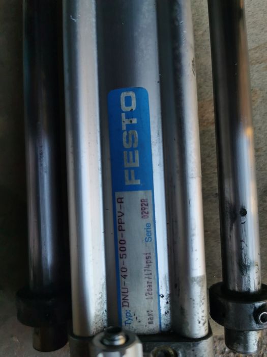 Siłownik pneumatyczny DNU-40-500-PPV-A