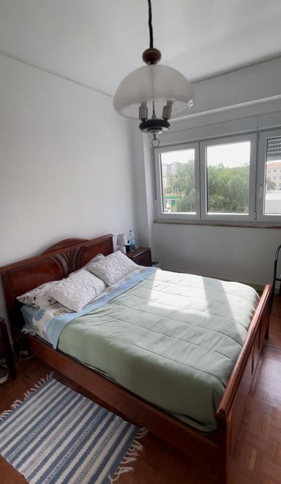 Vendo cama e colchão