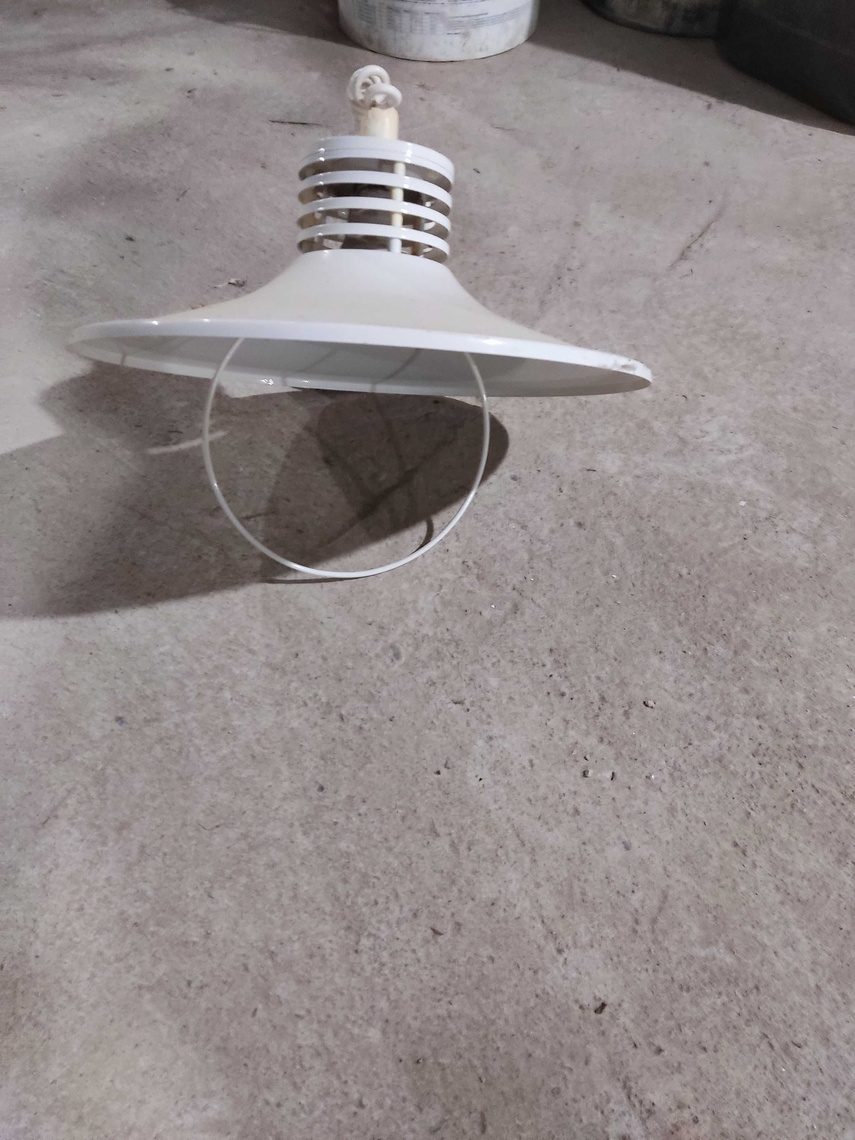 Lampy na świetlówki do garażu