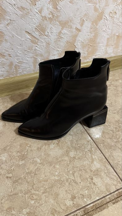 Продам жіноче взуття