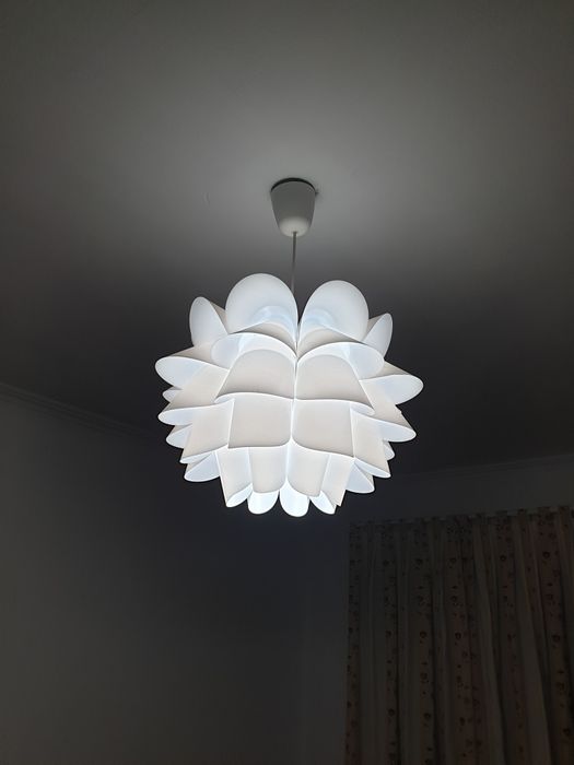 Candeiro IKEA Branco, Estilo flor com oferta da lâmpad