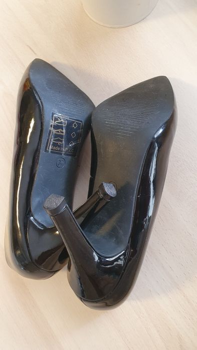 Sapatos de salto alto para senhora