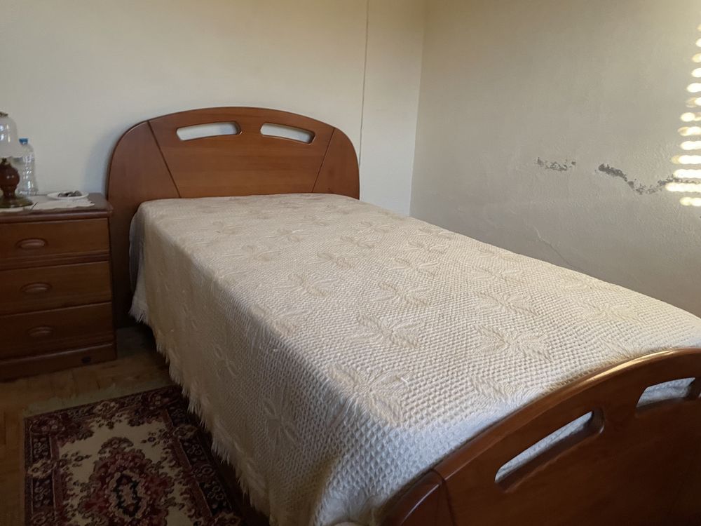 Quarto completo em madeira maciça