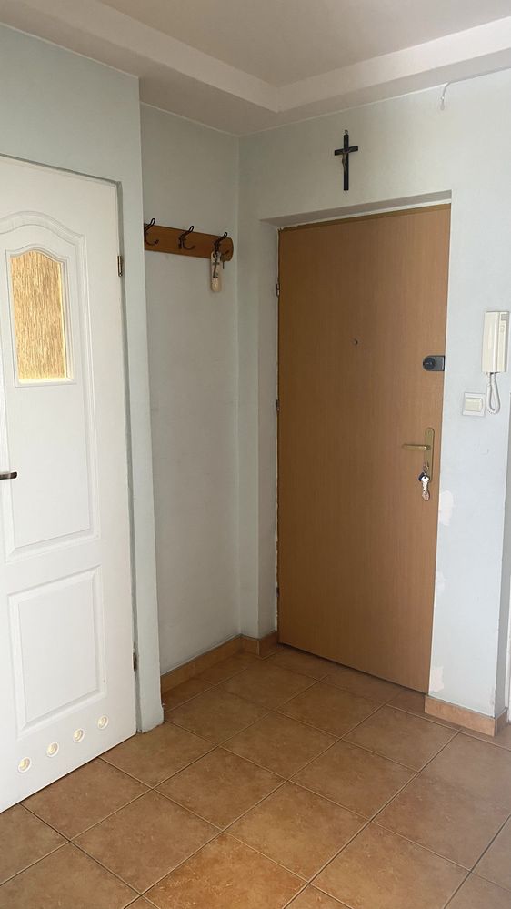 3-pokojowe mieszkanie 48 m² w centrum, po remoncie, z balkonem – Góra