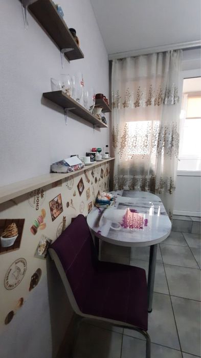 Продам хорошую однокомнатную Жк 7 Небо! Средний этаж! Укомплектована!