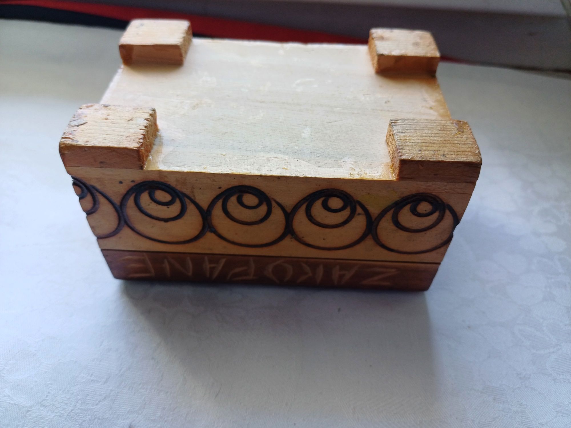 Drewniany otwierany kuferek /szkatułka Zakopane -vintage
