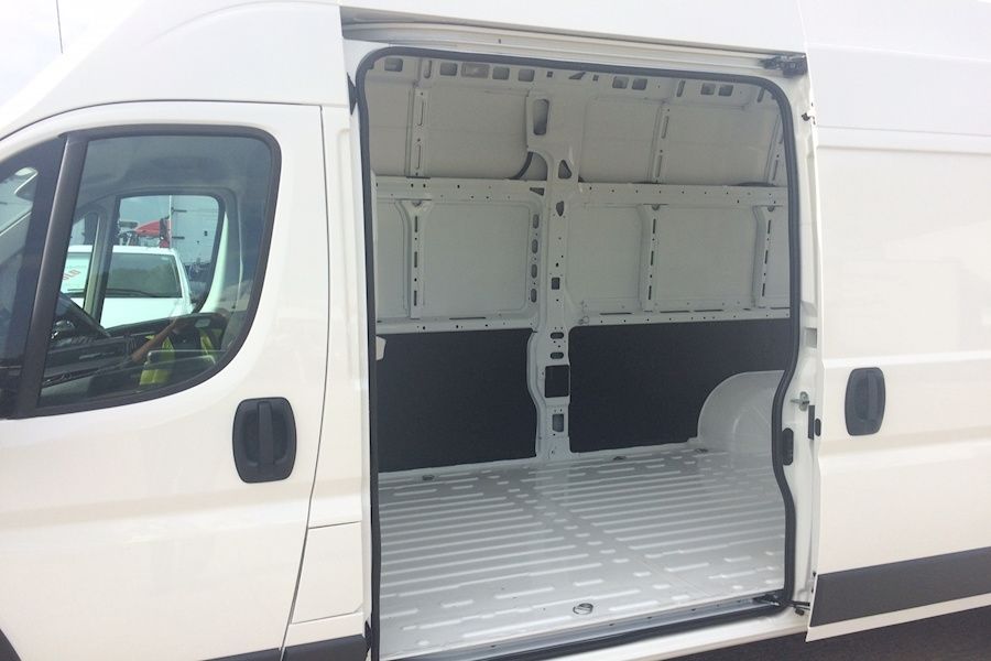 Aluguer de carrinhas com motorista/ Odd jobs van rental with driver