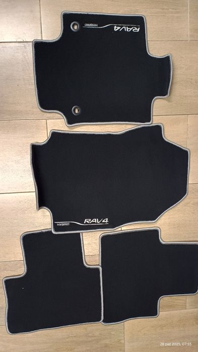 Oryginalne dywaniki Toyota RAV4 Vgen