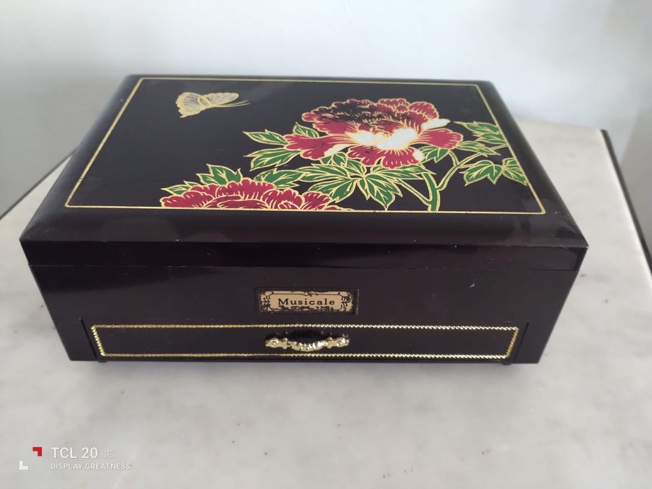 Caixa de música/ guarda jóias