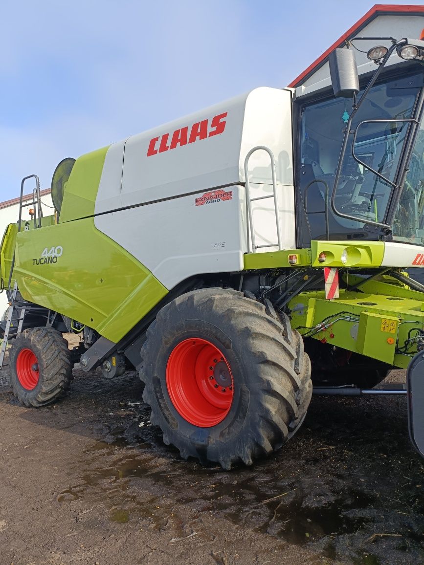 Claas Tucano 440 Vario 560
