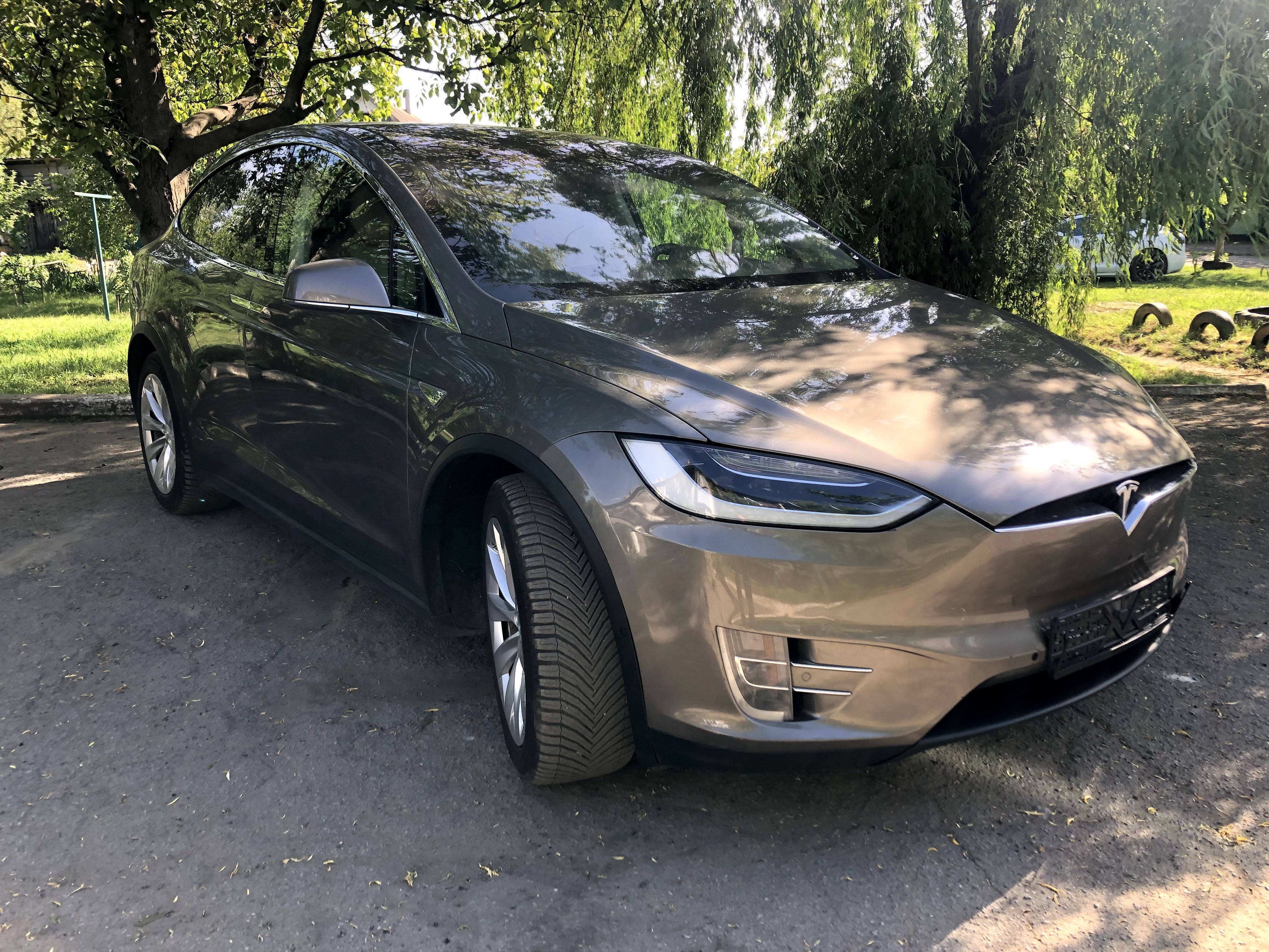Tesla Model X 90D