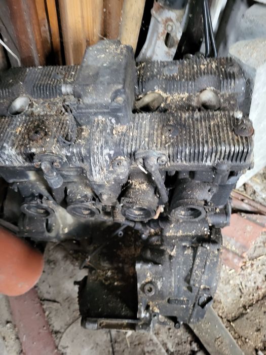 Silnik Suzuki GSX 1100g uszkodzony