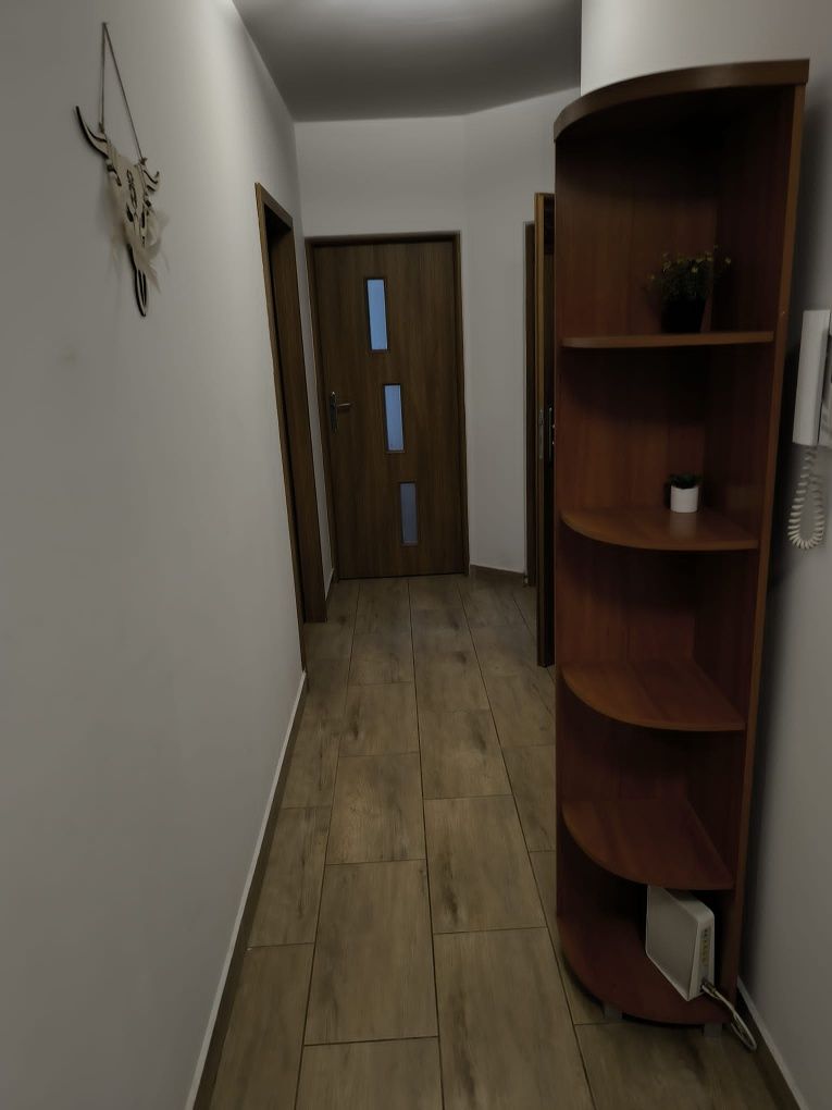 Pokój urządzony w apartamencie 2x łazienka , balkon , parking .