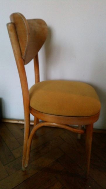Krzesełka drewniane wyścielane tanio sprzedam